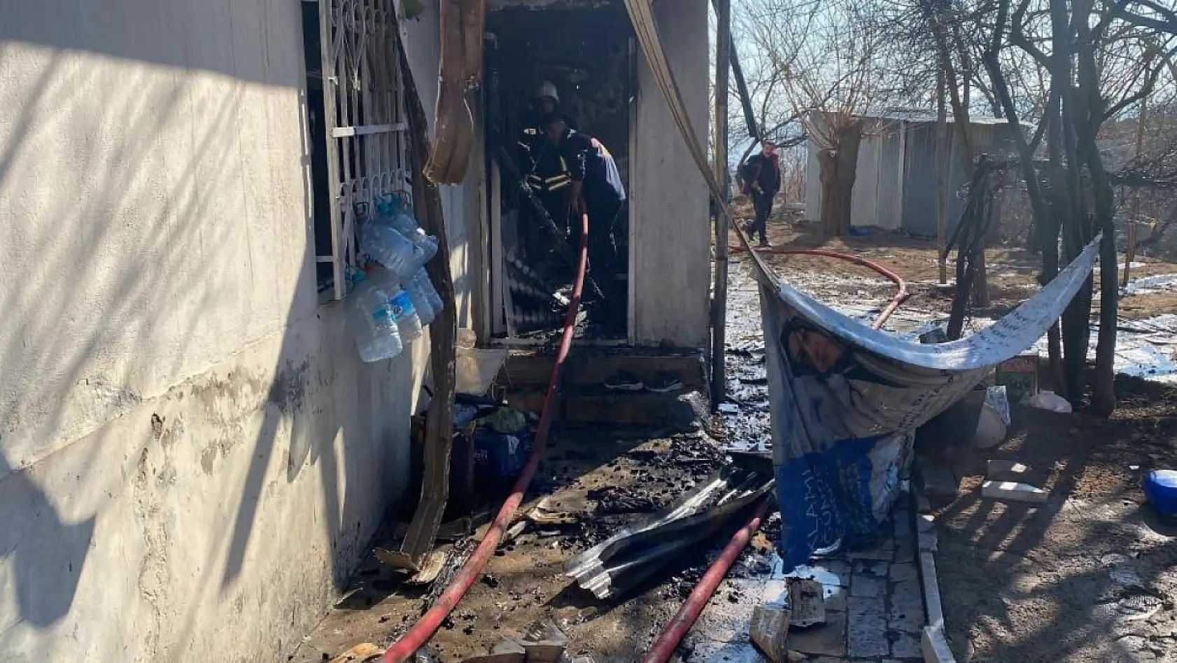 Devrilen soba faciası: 1'i ağır 3 yaralı