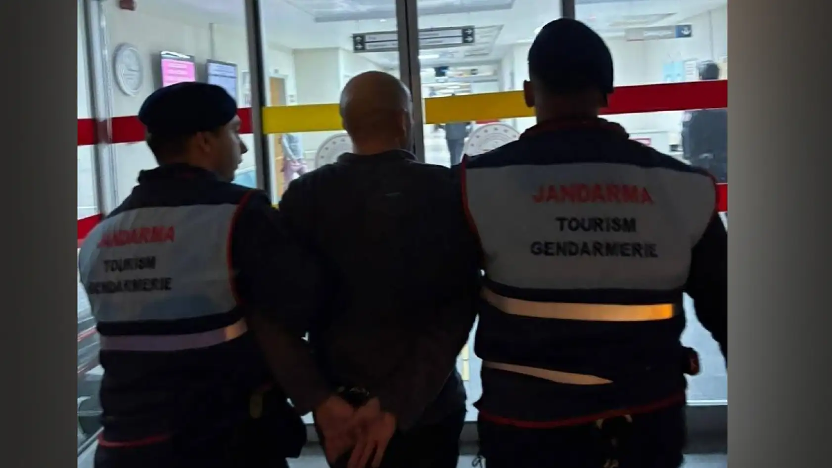 Eşinin satırla ağır yaraladığı kadın yaşadığı dehşeti anlattı