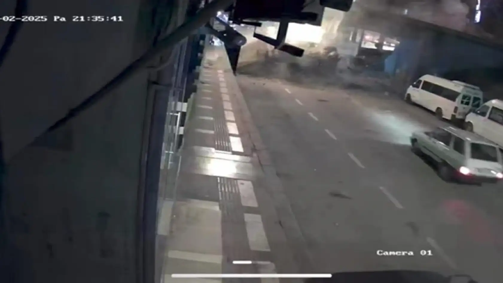 Şanlıurfa'da freni boşalan kamyon dehşet saçtı: 3 ölü 26 yaralı