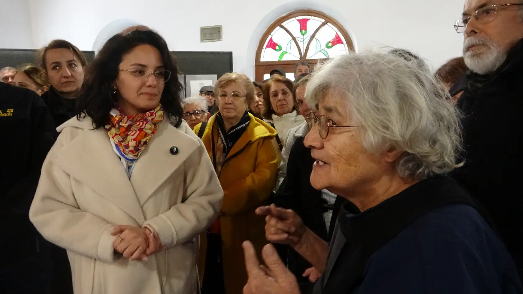 Menteşe'de 'Unutma' resim sergisi ile depremde kaybedilenler anıldı