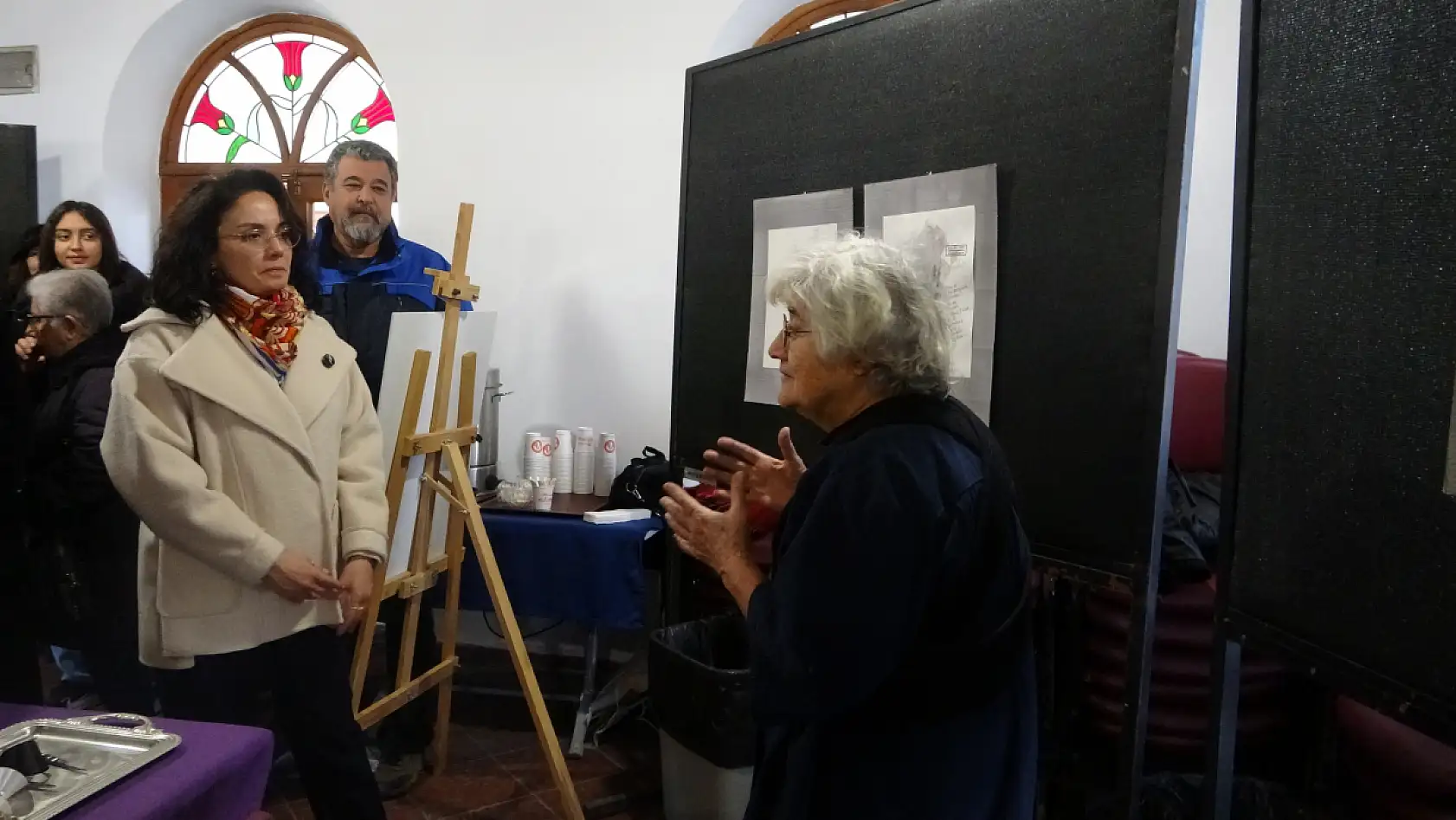 Menteşe'de 'Unutma' resim sergisi ile depremde kaybedilenler anıldı