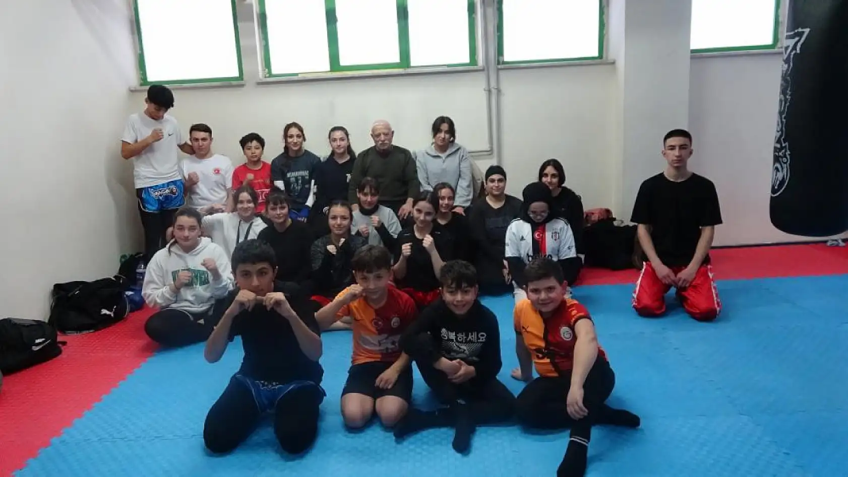 Dedesi torununa antrenörlük yaptı, kickboks sporcusu kadın Türkiye şampiyonu oldu