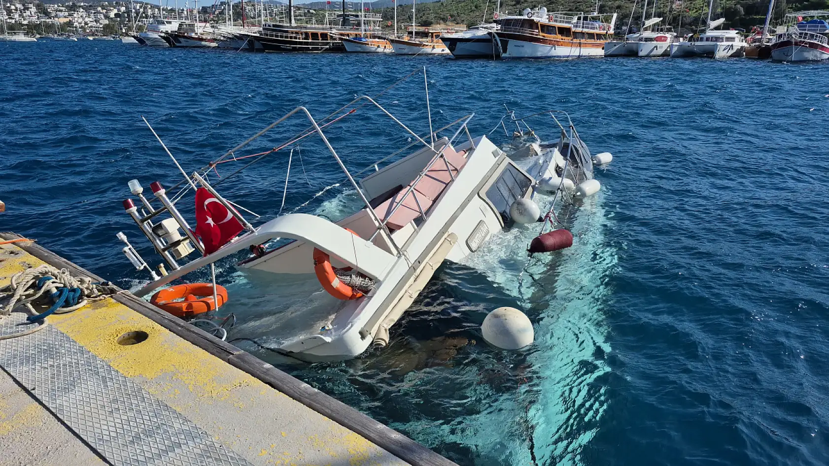 Muğla'da motoryat sulara gömüldü