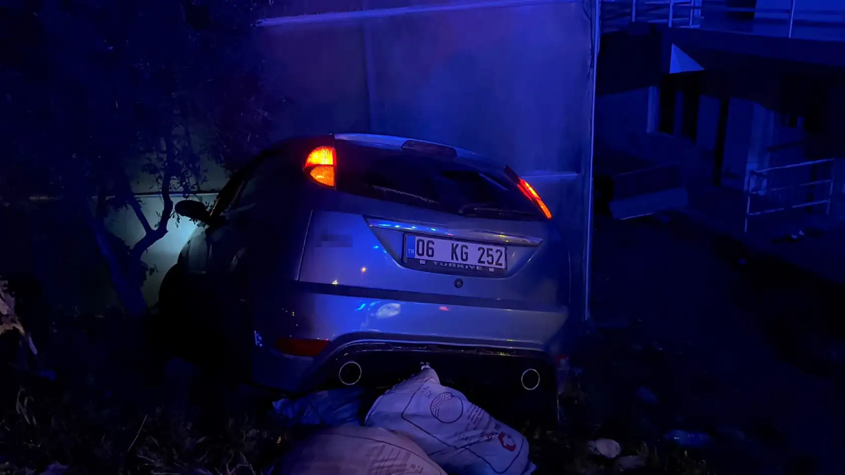 Muz serasına daldı, polis ve sağlık ekiplerini 1 saat oyaladı