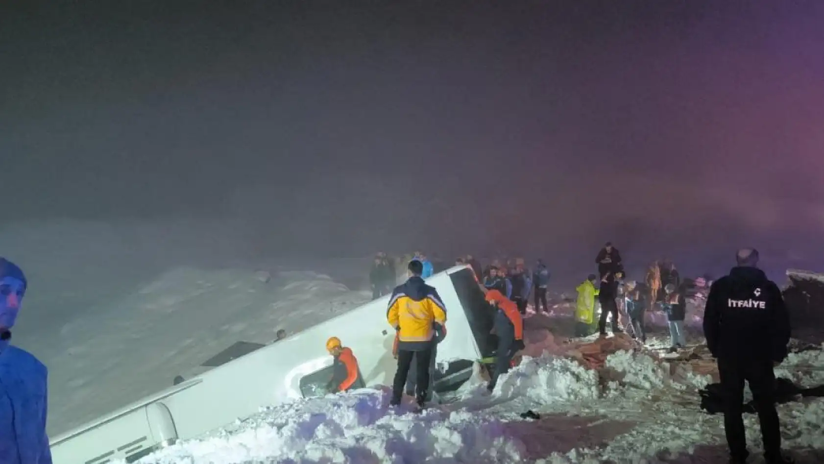 Bingöl'de Yolcu Otobüsü Devrildi: 5 Ölü, 31 Yaralı