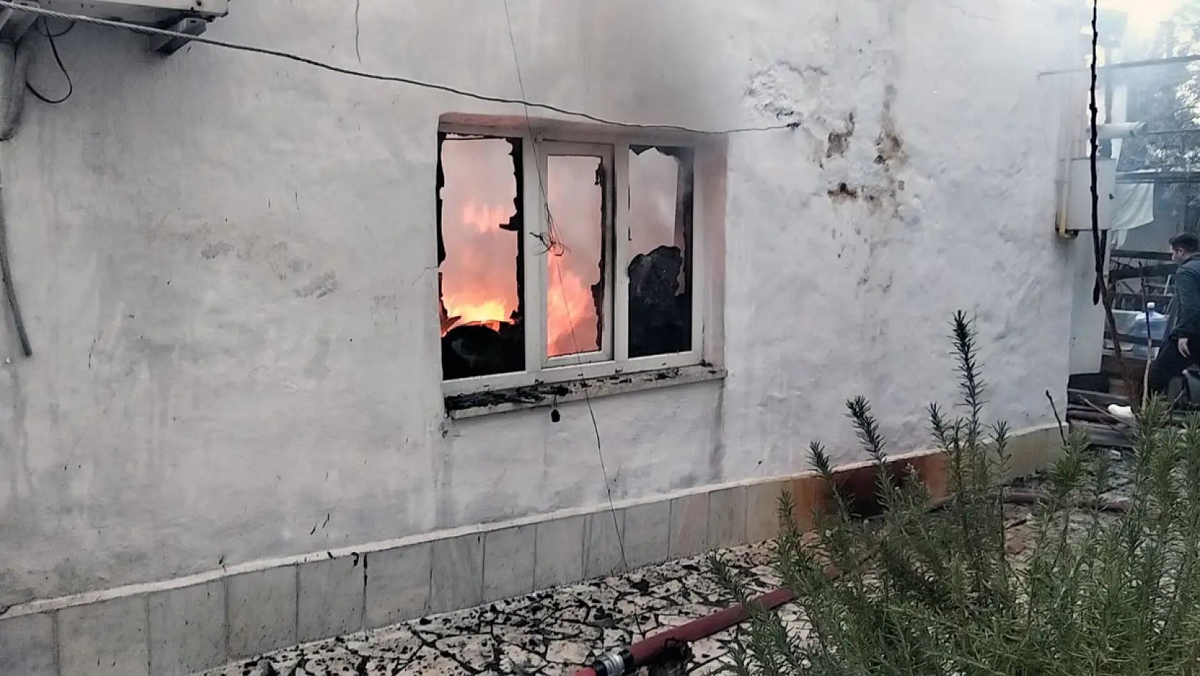 Menteşe'de korkutan ev yangını