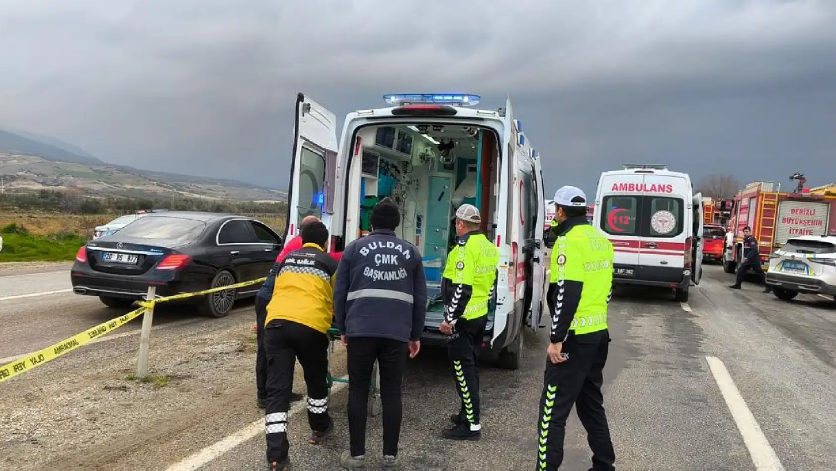 İzmir'den Denizli'ye turnuvaya gelen öğrenciler kaza yaptı: 2 ölü, 26 yaralı