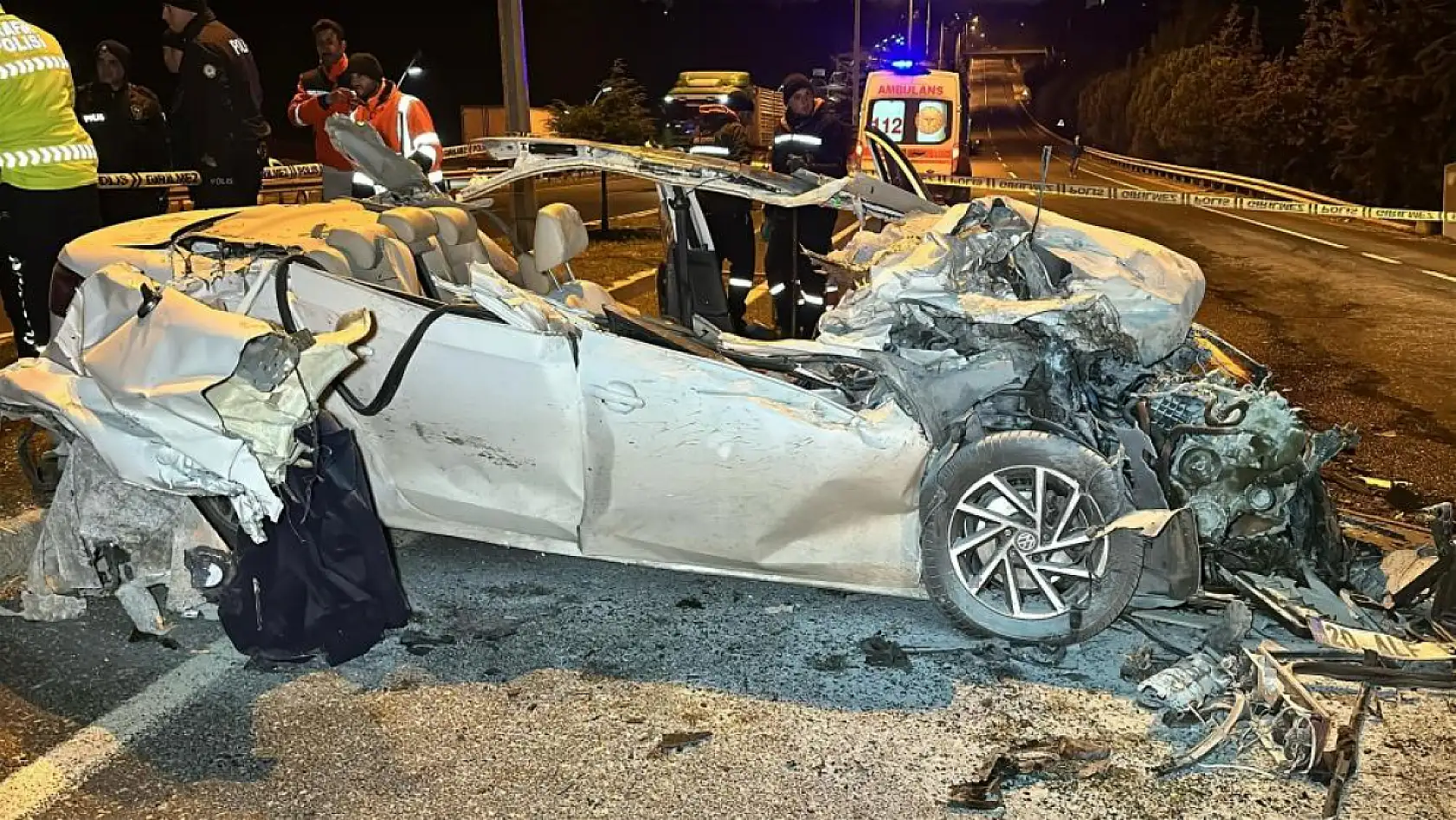 Otomobil tıra arkadan çarptı, 29 yaşındaki sürücü yaşamını yitirdi