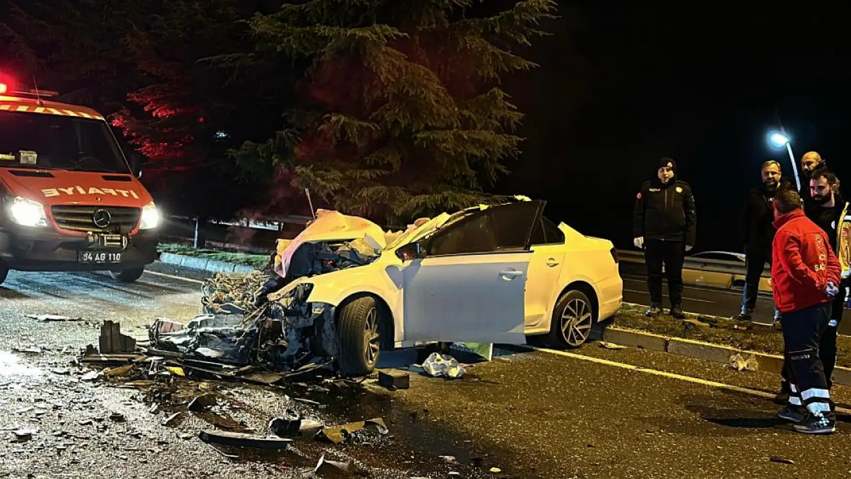 Otomobil tıra arkadan çarptı, 29 yaşındaki sürücü yaşamını yitirdi