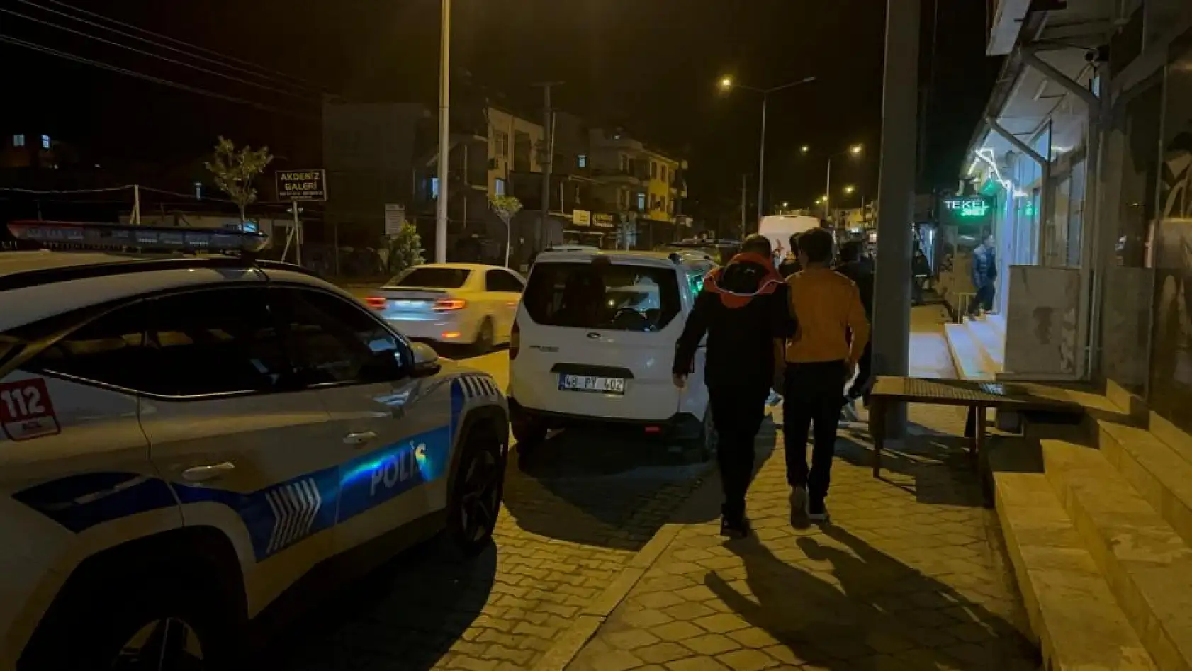 Fethiye'de polis baskını! Pansiyonlarda 19 düzensiz göçmen yakalandı