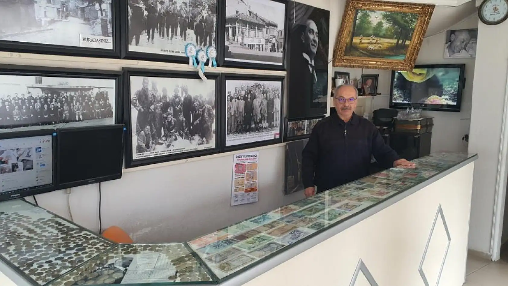 Fotoğrafçıdan şaşırtan koleksiyon! Nostaljik fotoğraflar ve yabancı paralar ilgi odağı oldu