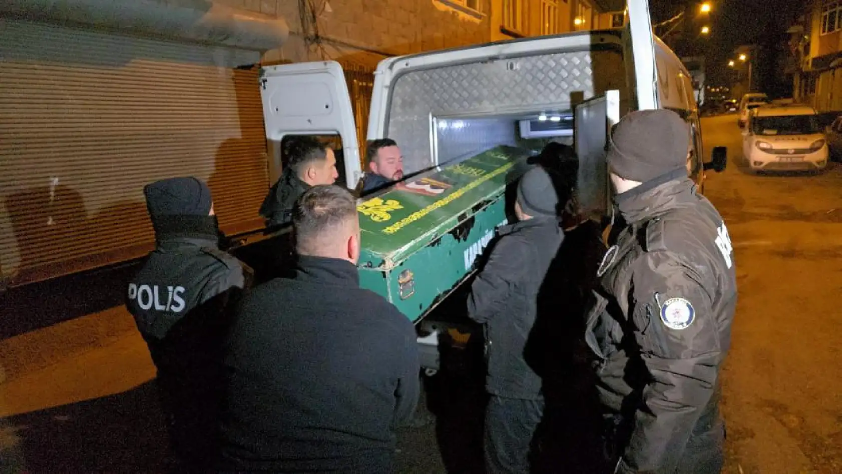 Kan donduran cinayet: Çocukların gözü önünde kardeşi ve yengesini silahla vurarak öldürdü