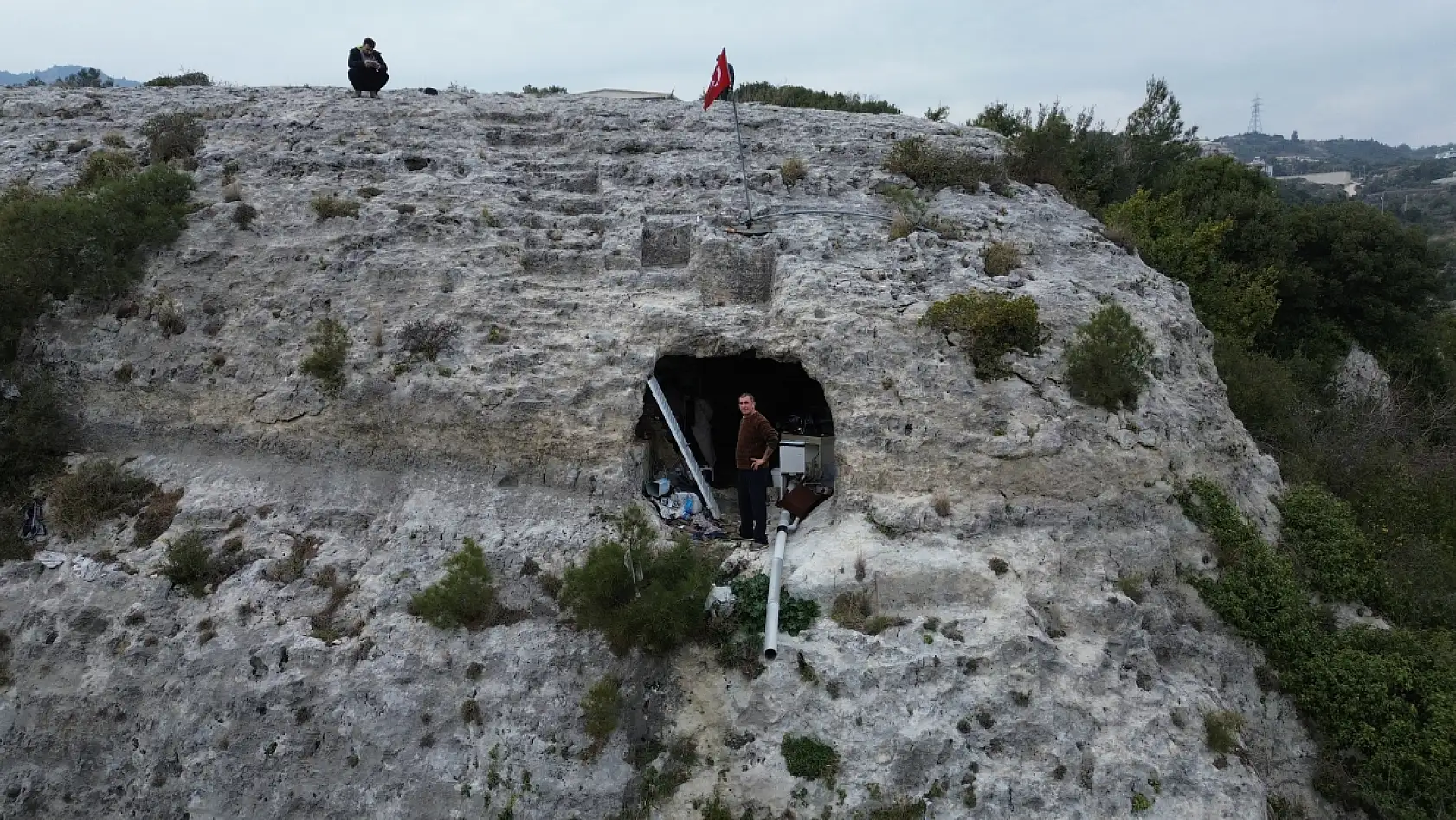 2 yıldır yaşadığı mağaradan konteynere taşınan adam, 'Mağaradayken konteynerden daha huzurluydum'