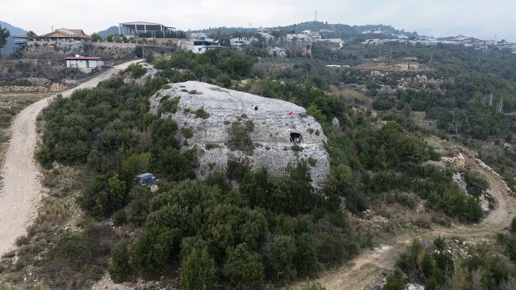 2 yıldır yaşadığı mağaradan konteynere taşınan adam, 'Mağaradayken konteynerden daha huzurluydum'