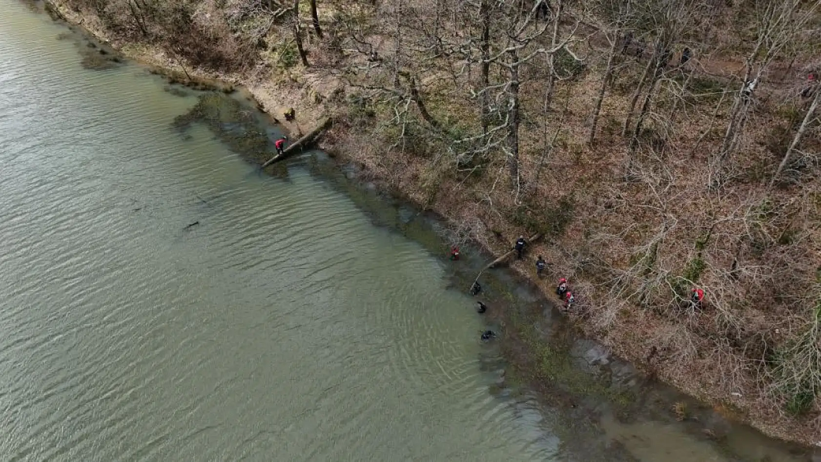 3 gün önce kaybolan kadın için gölette arama çalışması başlatıldı
