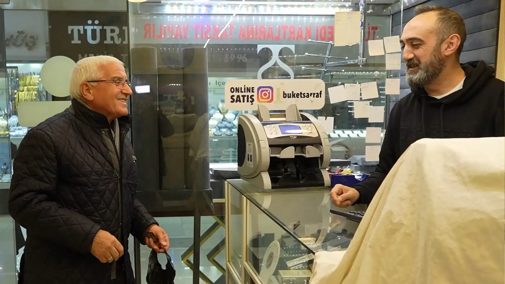 Oğluna araba alırken vicdanını satmadı: Kuyumcuda verilen fazladan 100 bin lirayı iade etti