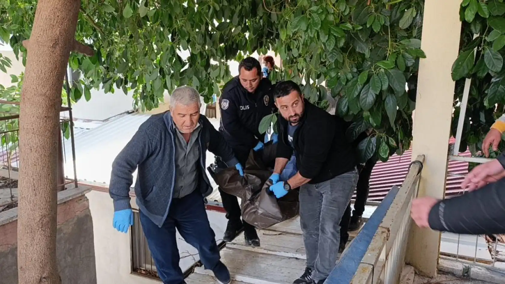 Antalya'da feci olay! 3. kattan düşen adam hayatını kaybetti