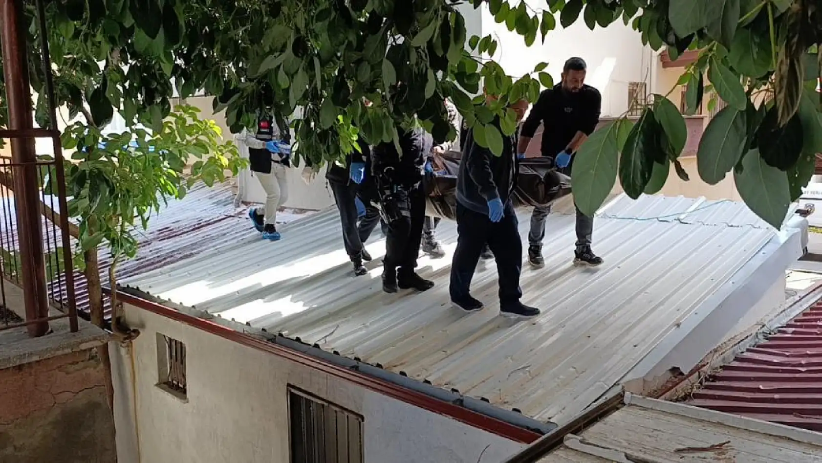 Antalya'da feci olay! 3. kattan düşen adam hayatını kaybetti