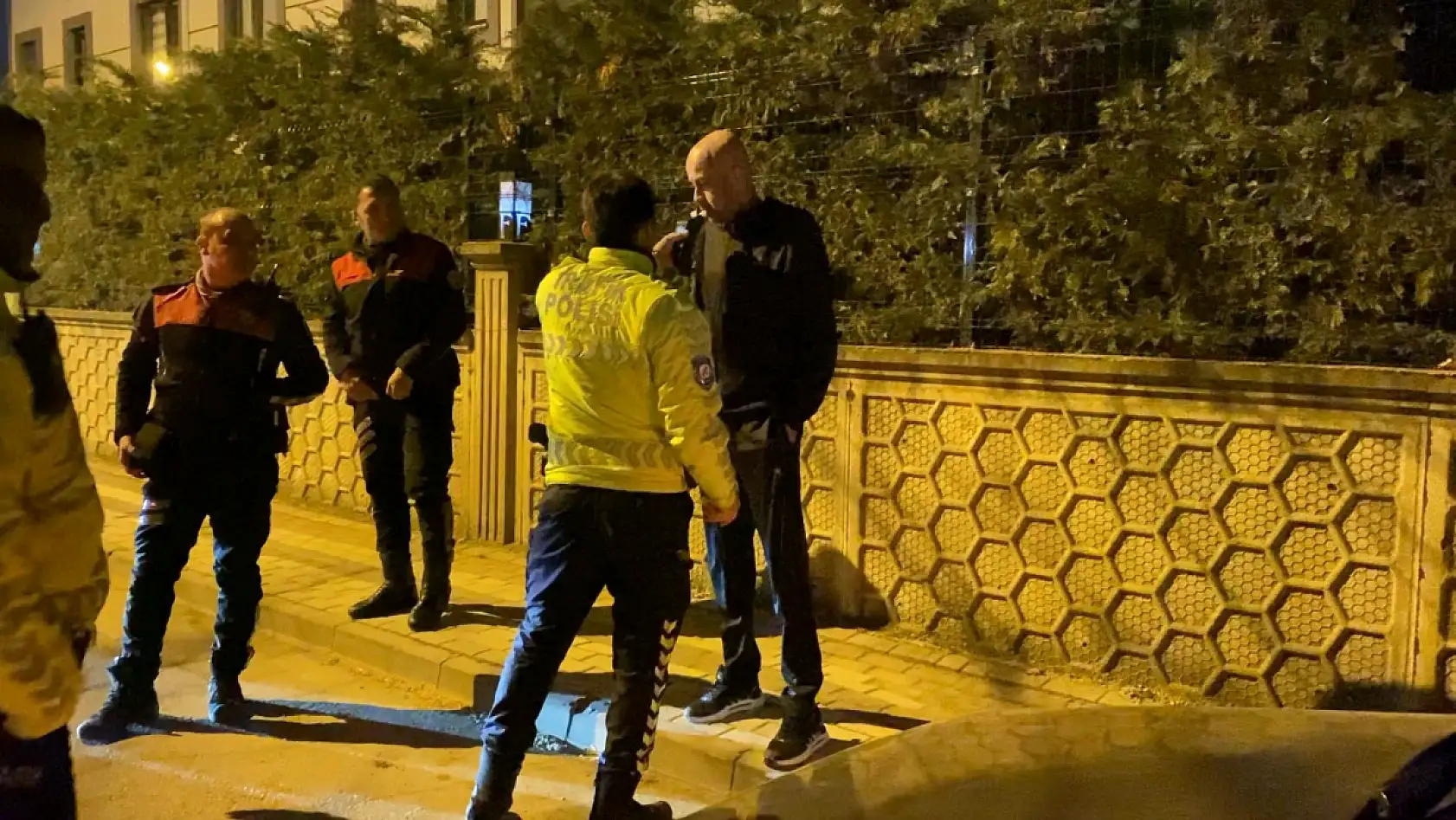 Uygulamadan kaçan alkollü sürücüden polislere, 'Amerikan polisi misiniz?'