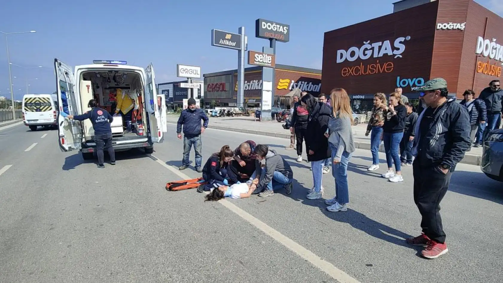 13 yaşındaki çocuk otomobilin çarpmasıyla ağır yaralandı