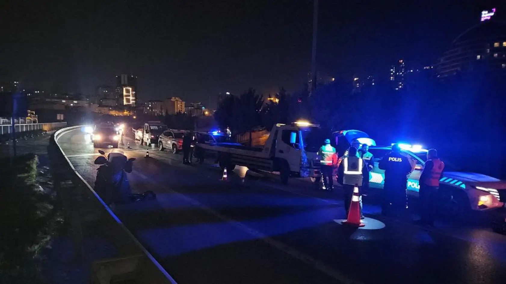 TEM Otoyolu'nda feci kaza: Motosiklet sürücüsü feci şekilde can verdi