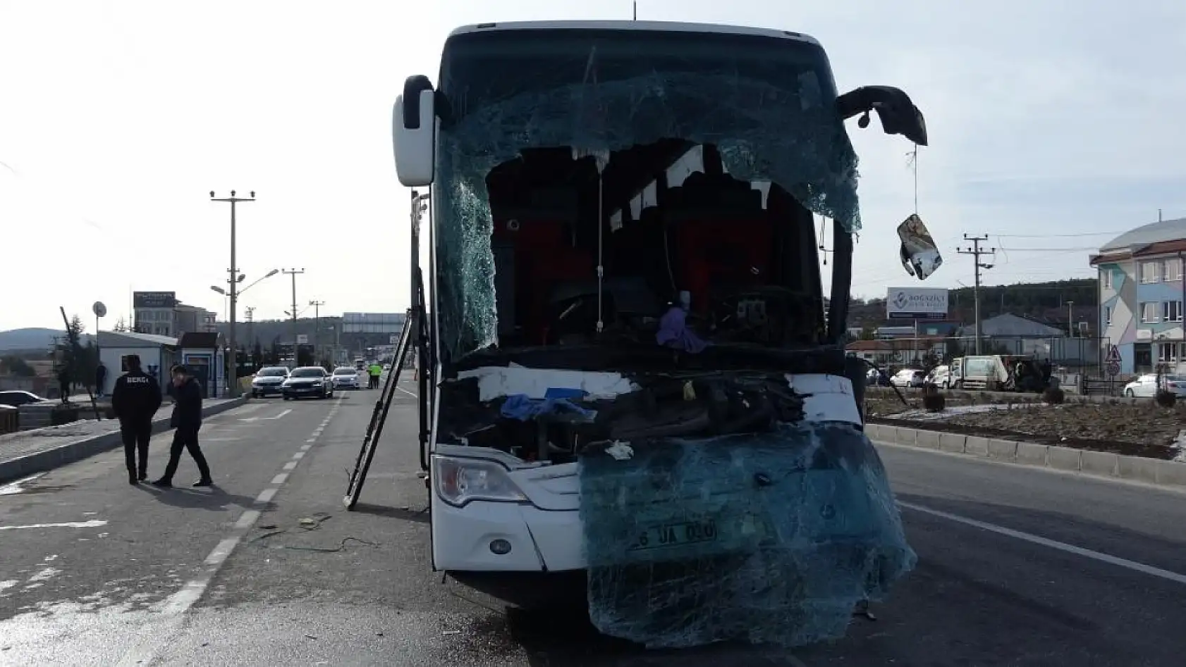 Kütahya'da feci kaza! Otobüs ve tır çarpıştı: 12 yaralı