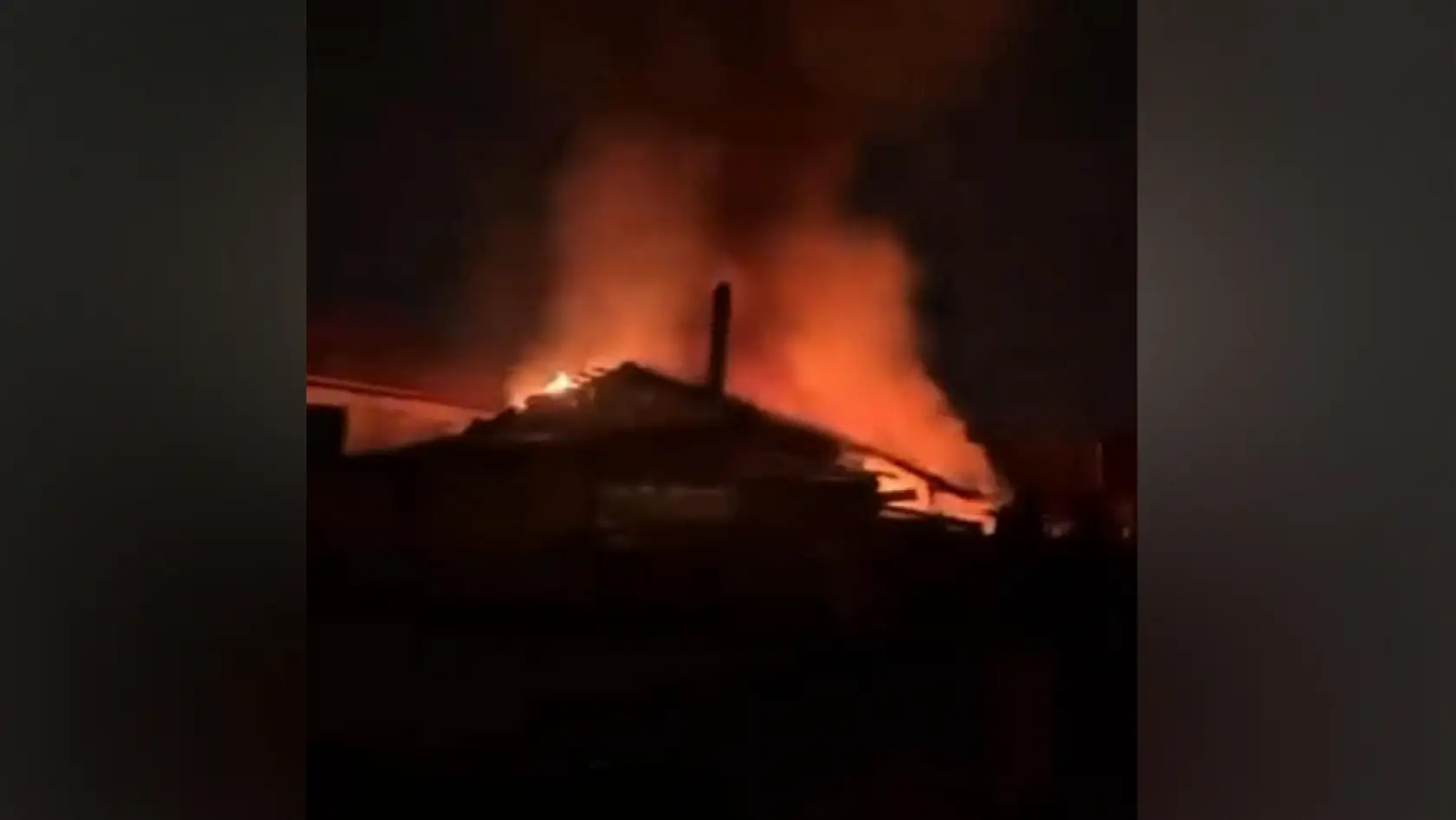 Komşu katili 16 yaşındaki çocuk ile babasının yaşadığı evde şüpheli yangın