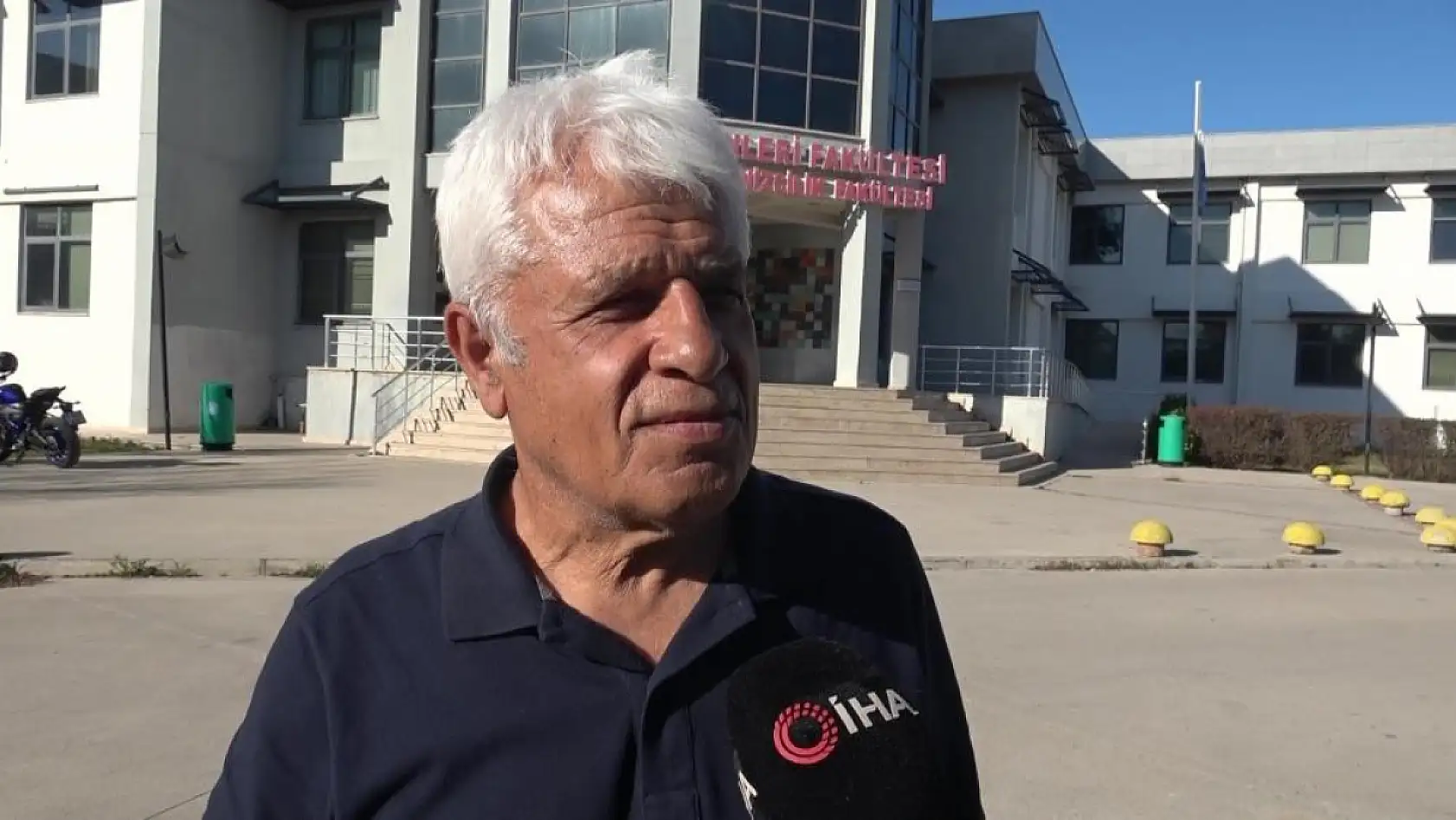 Falezlerde Avlanan Akdeniz Foku! Vatoz Balığını Parçalarken Görüntülendi