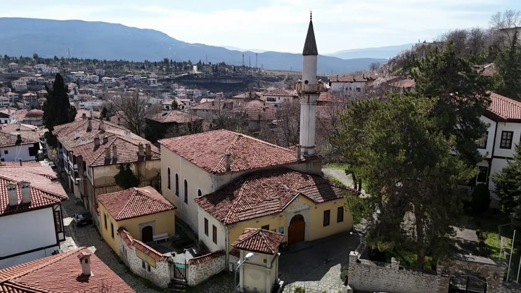 195 yıllık tarihi cami halvet odalarıyla dikkat çekiyor
