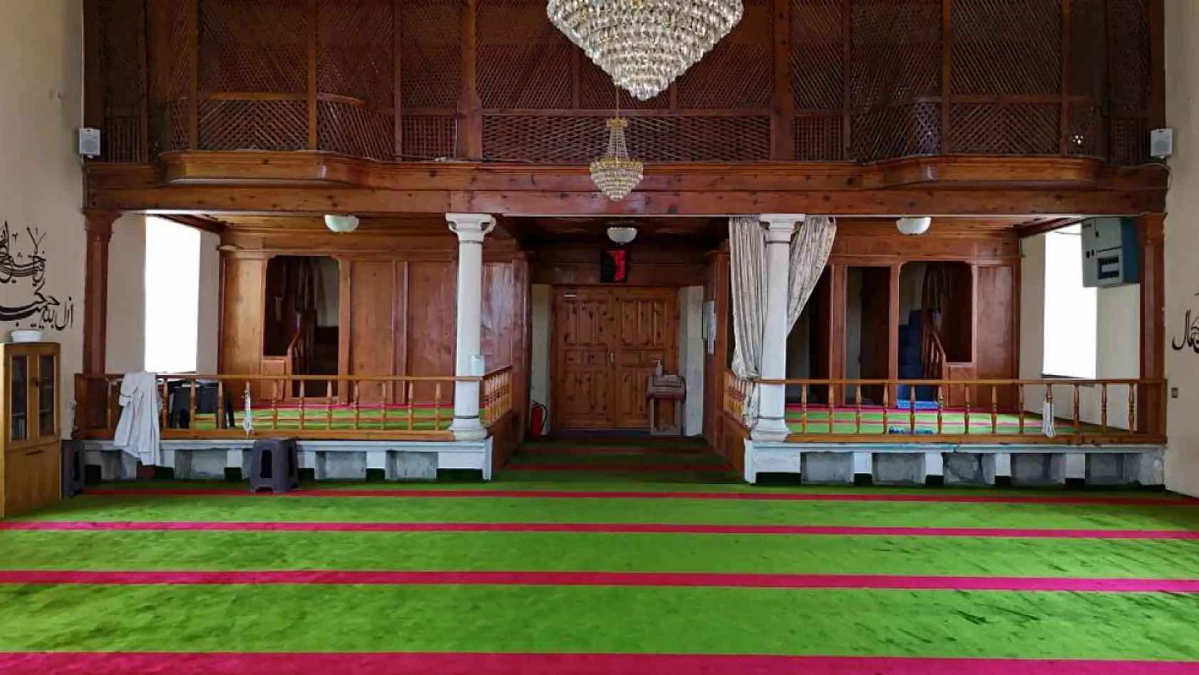 195 yıllık tarihi cami halvet odalarıyla dikkat çekiyor