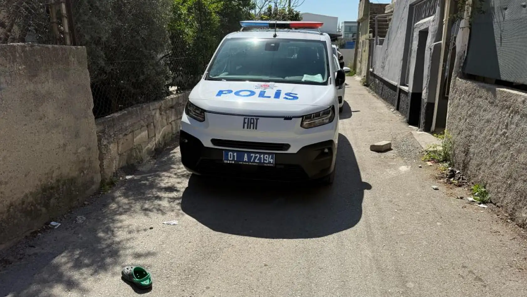 Boşanma aşamasındaki damat, kayınbiraderini öldürüp kayınvalidesini ve kayınbabasını yaraladı