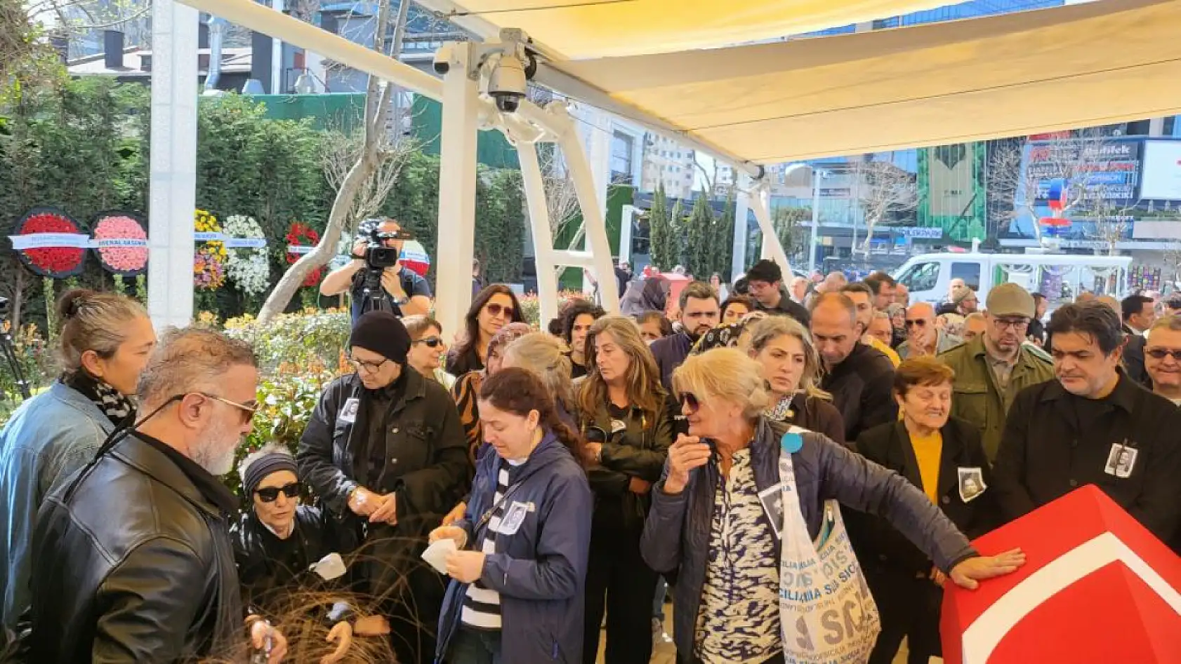 Oyuncu Şinasi Yurtsever son yolculuğuna uğurlandı