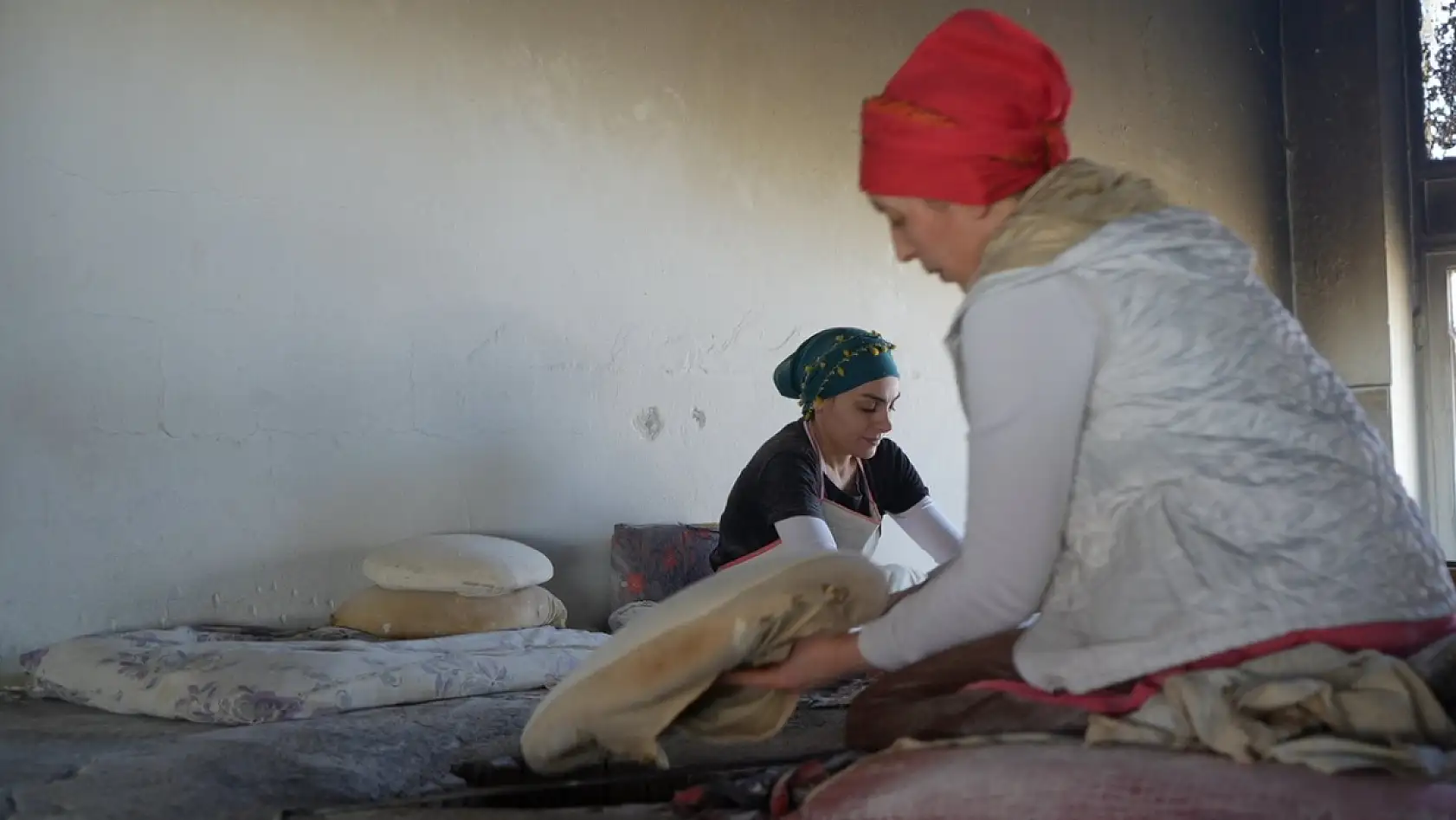 Dağ köyünden çıkıp açtığı fırında tandır ekmeği yaparak patron oldu