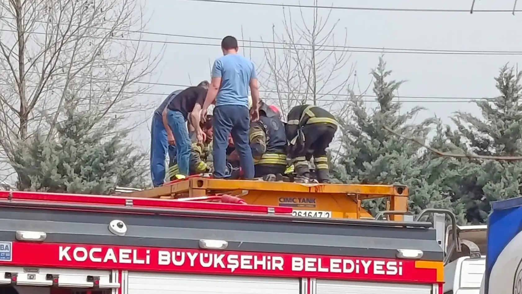 Temizlik yaparken kimyasal tankerinin içine düştü, ağır yaralandı