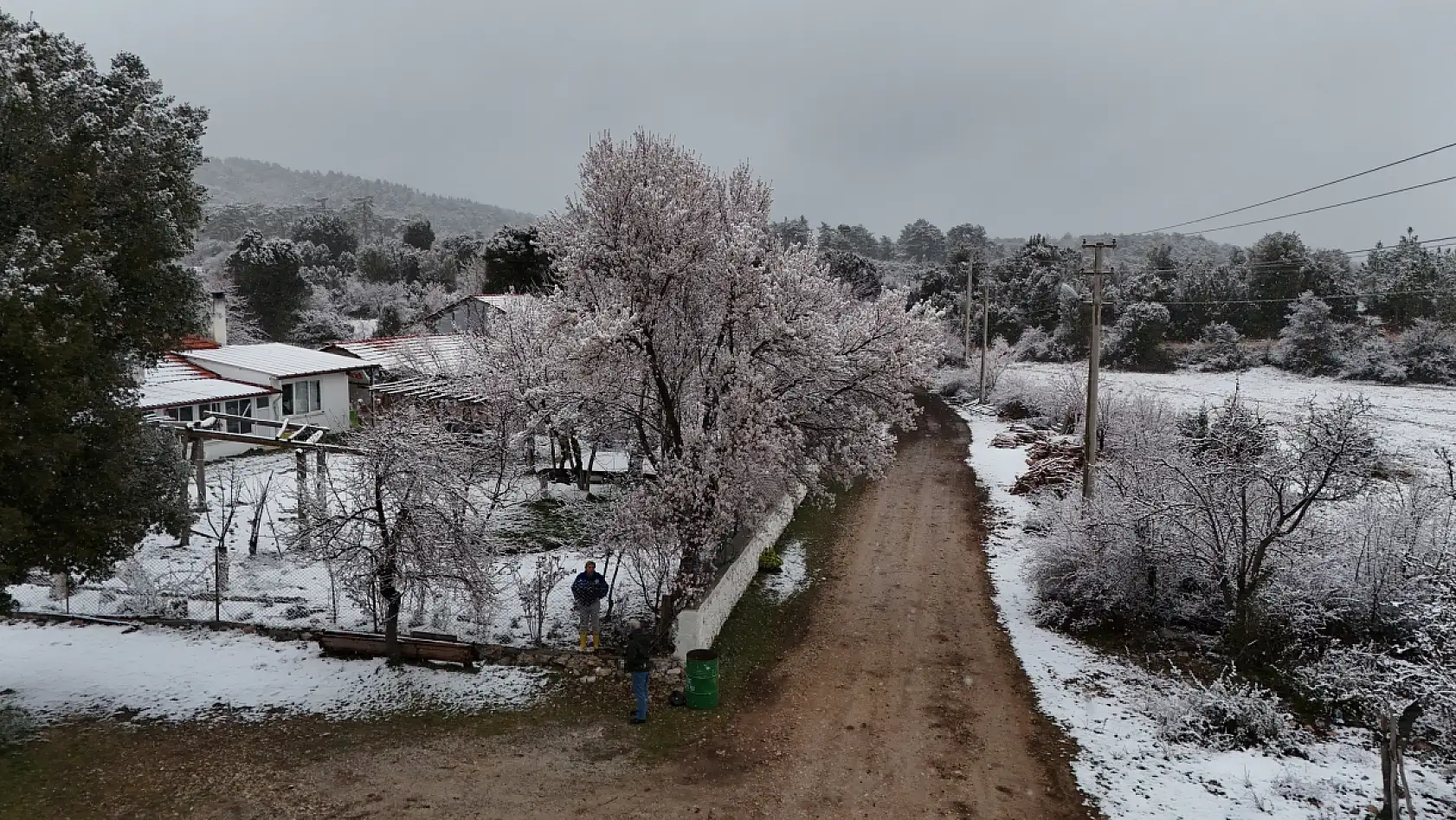 Muğla'ya Mart ayında kar sürprizi, bahar ve kış bir arada