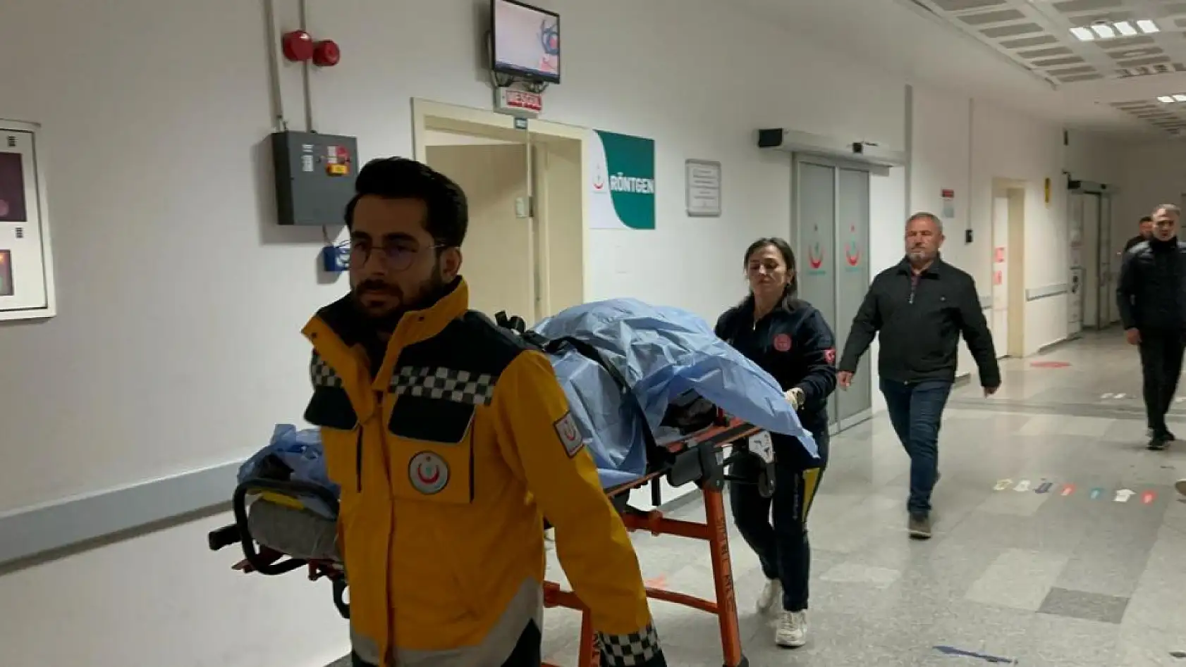 Aksaray'da yolcu otobüsü buzlanma nedeniyle devrildi: 20 yaralı