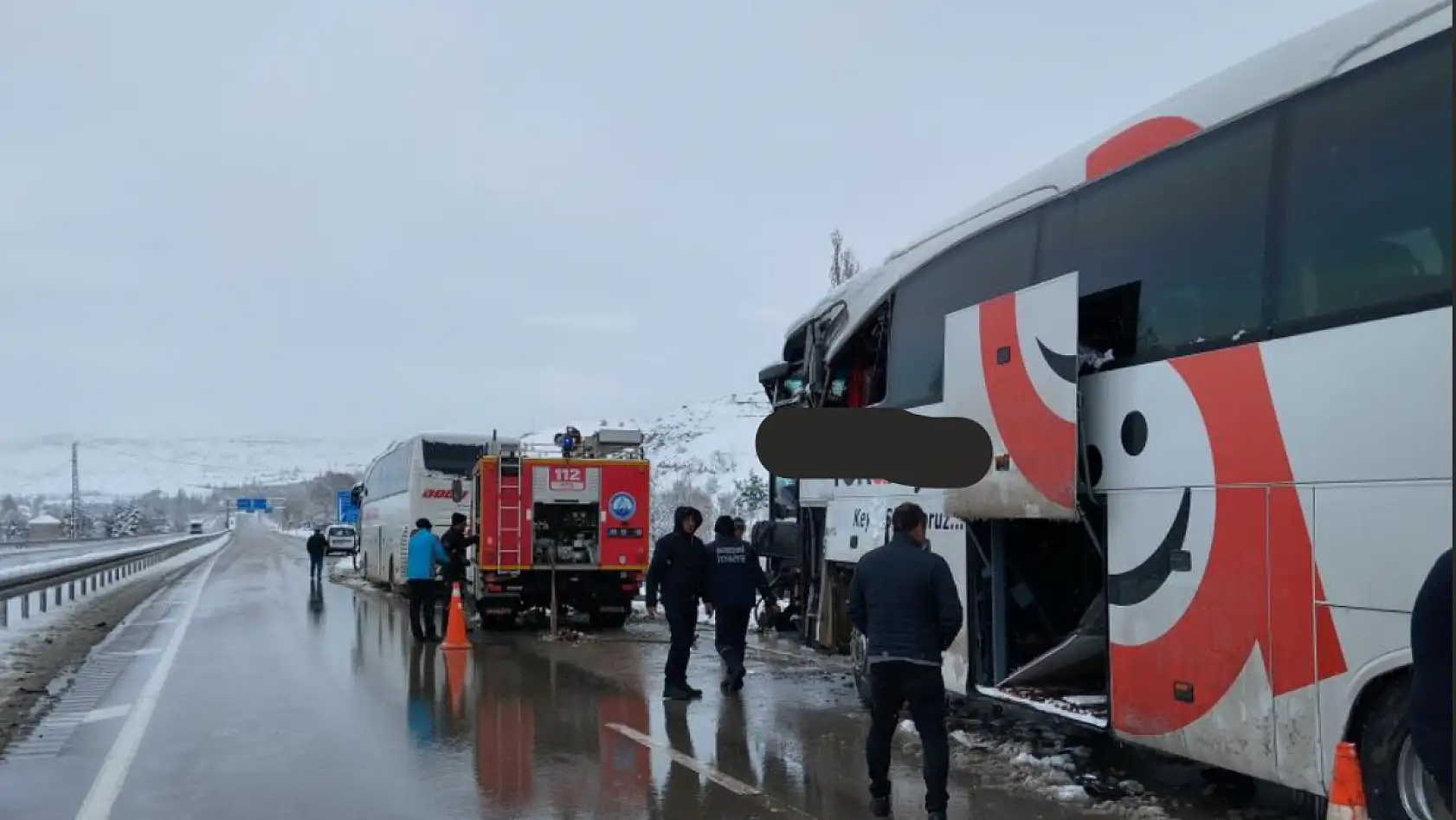 Sivas'ta iki yolcu otobüsü çarpıştı: 6 yaralı