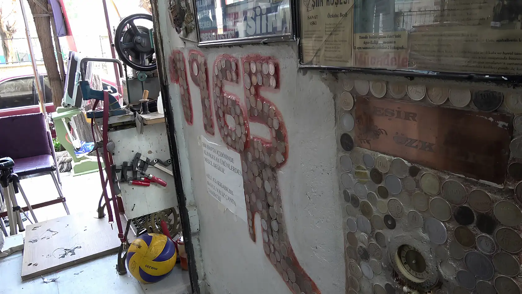 3 metrekarelik dükkana bir ömür sığdırdı