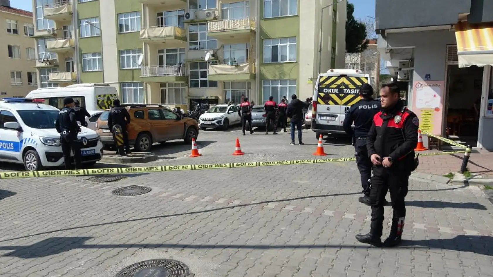 Annesini rehin alıp, polisle çatışan şüphelinin tüfekle vurduğu kişi hayatını kaybetti