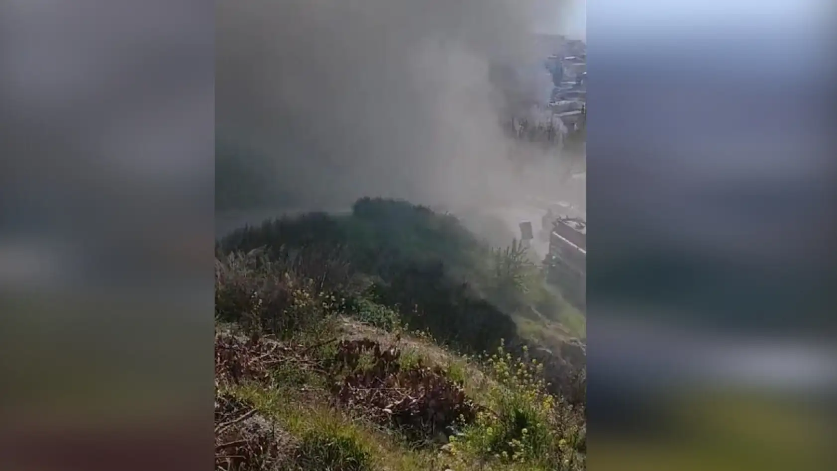 Korkutan yangın! Gecekonduda alevler yükseldi, vatandaşlar sokakları terk etti