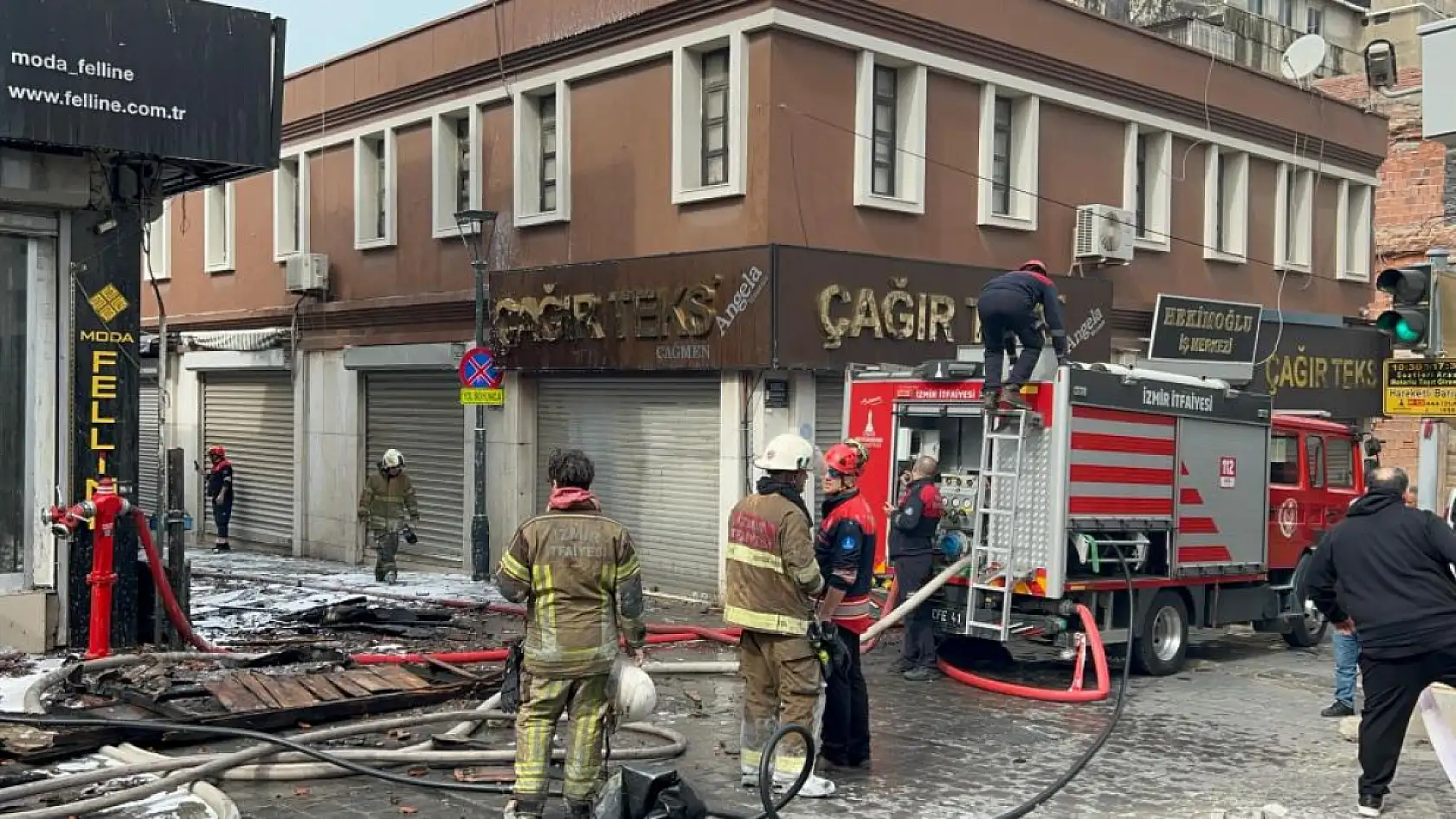 Tarihi çarşıda yangın paniği! Esnaf ve vatandaşlar zor anlar yaşadı
