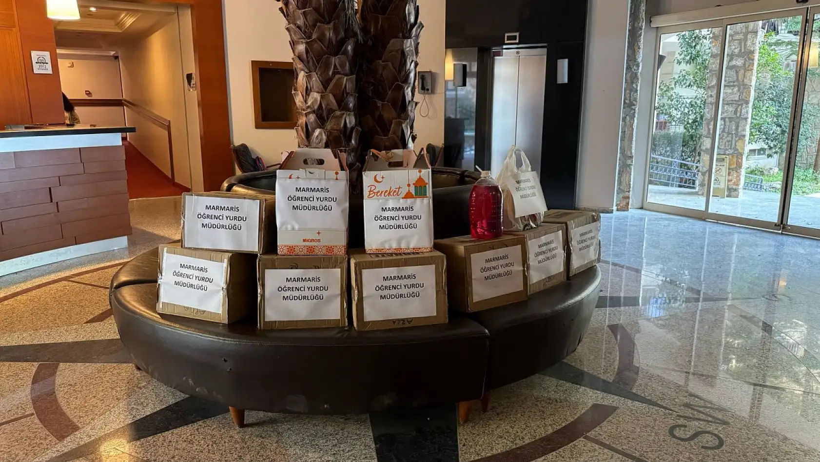 Marmaris'te üniversite öğrencilerinden anlamlı Ramazan yardımı