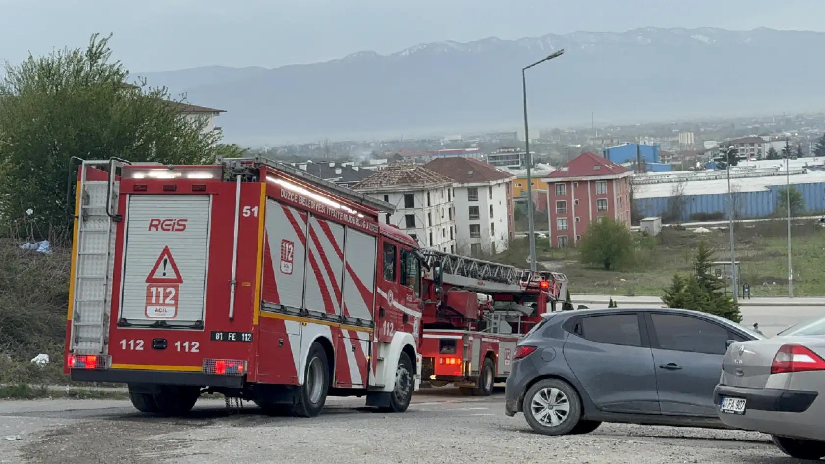 15 katlı binanın çatısına çıkan gençler ekipleri harekete geçirdi, gerçek bambaşka çıktı