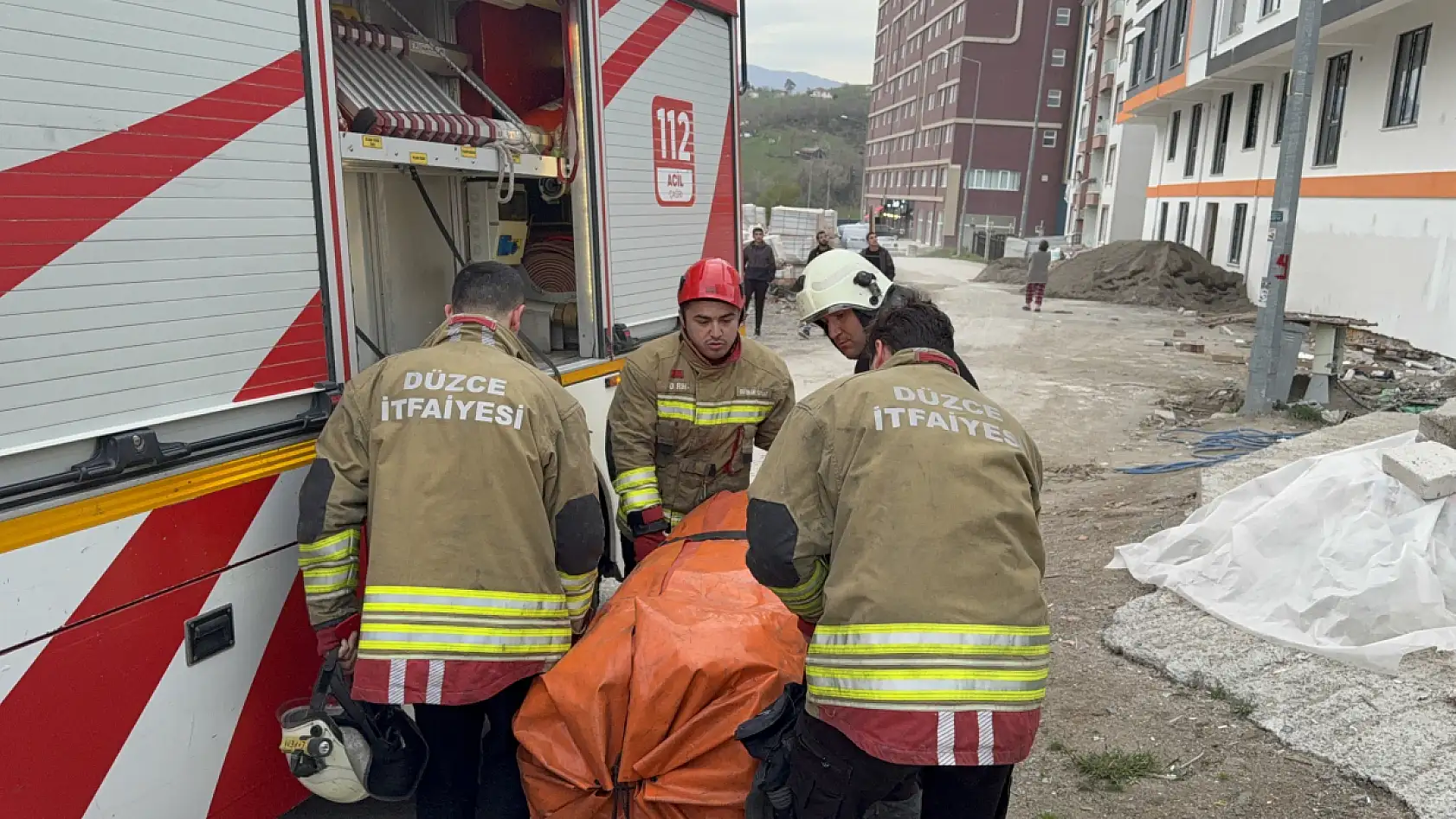 15 katlı binanın çatısına çıkan gençler ekipleri harekete geçirdi, gerçek bambaşka çıktı