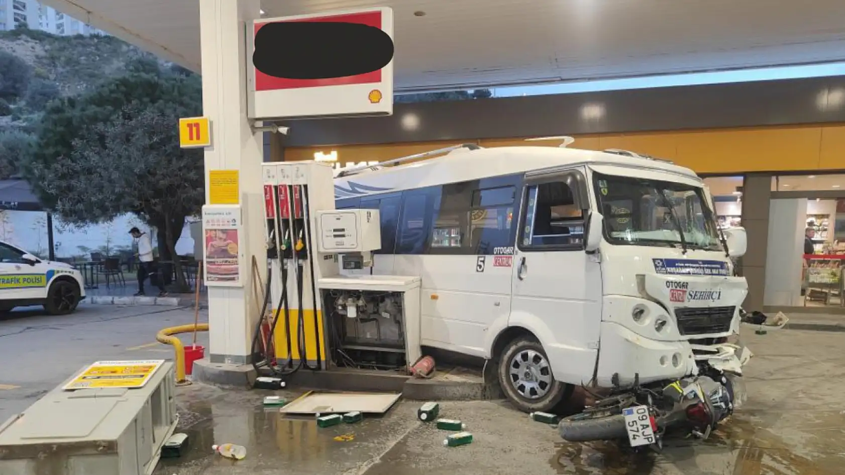 Alkollü şoför akaryakıt istasyonunu savaş alanına çevirdi