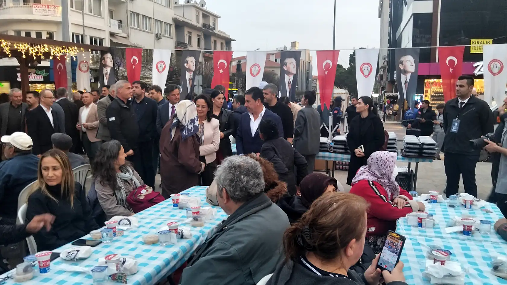 Muğla Büyükşehir Belediyesi'nden Menteşe'de iftar yemeği