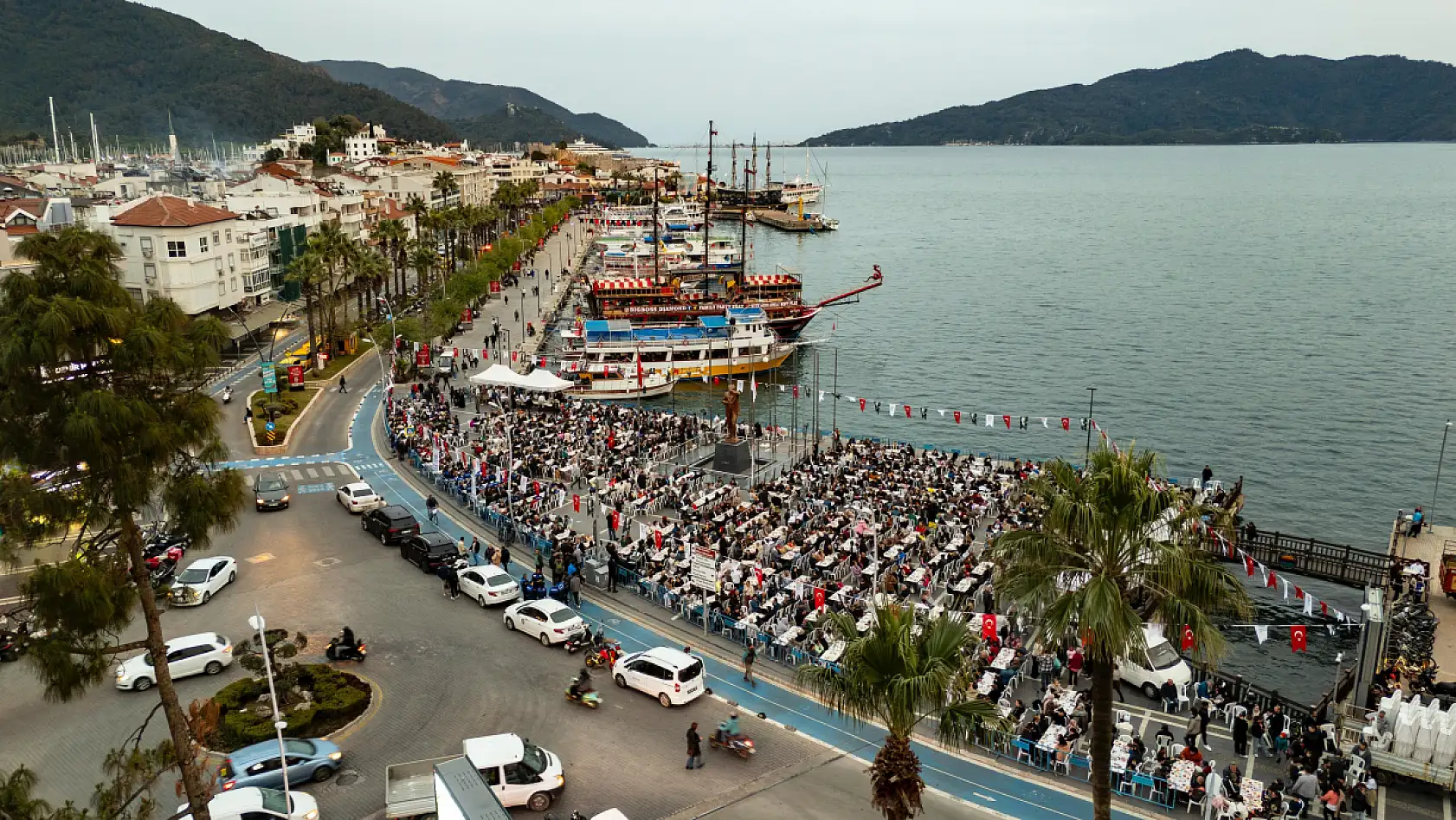 Marmaris Belediyesi binlerce vatandaşı iftarda ağırladı