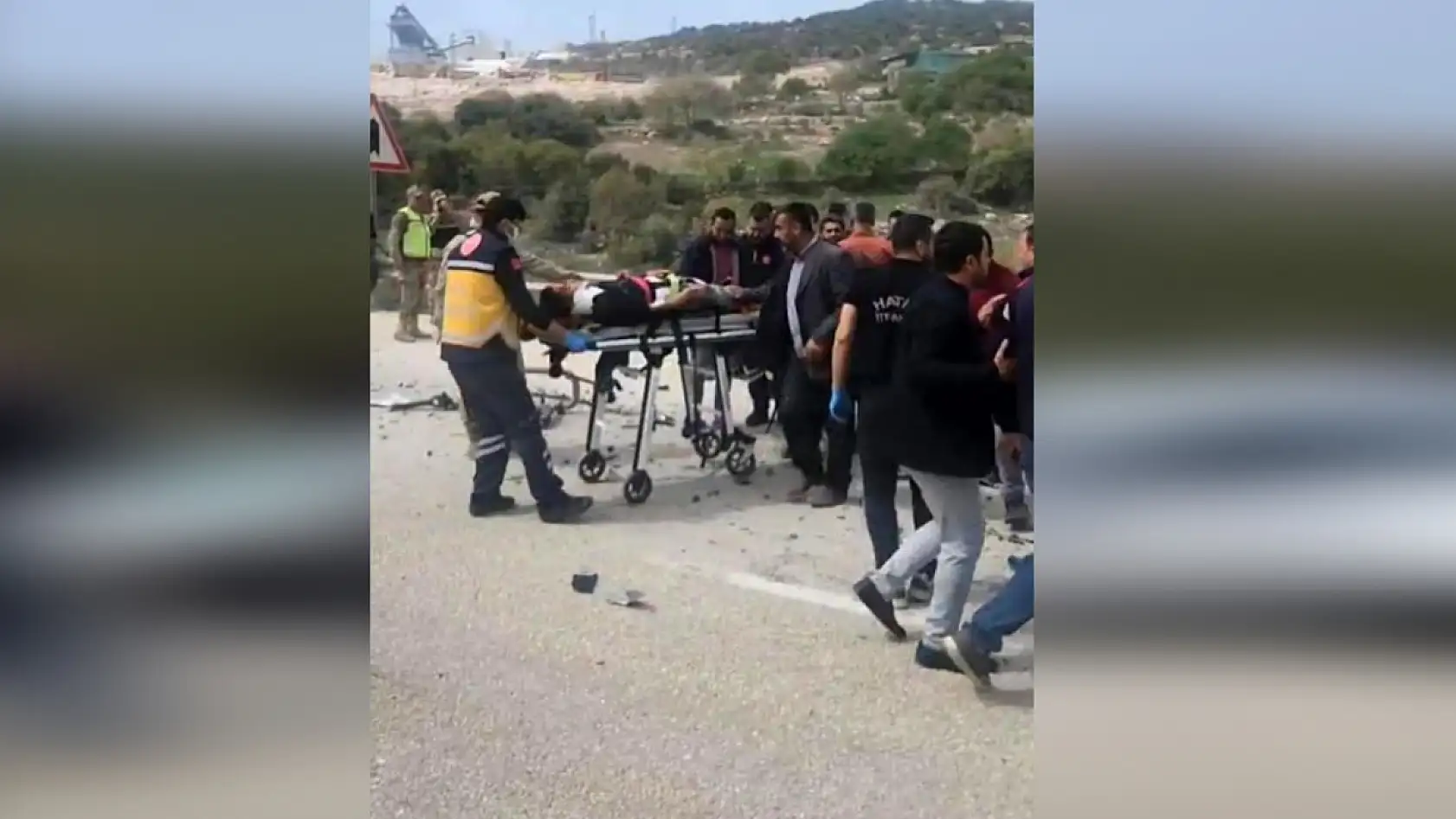 Otomobil hafriyat kamyonuna ok gibi saplandı, 1 ölü