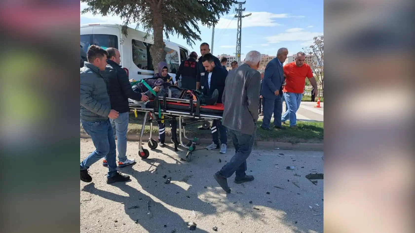 Diyaliz hastalarını taşıyan minibüs kazaya karıştı: 11 yaralı