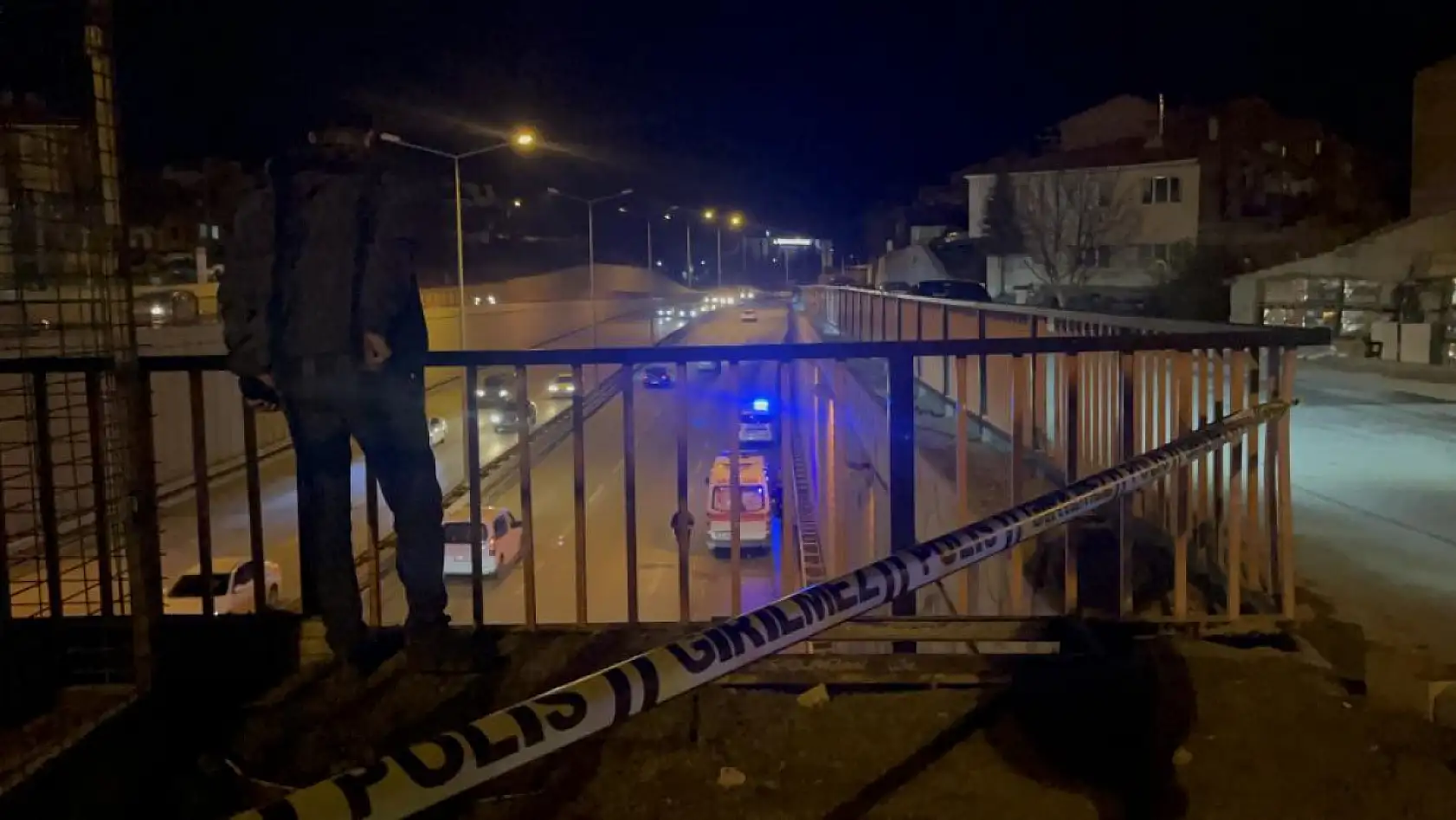 Yola düştükten sonra aracın çarptığı kadın feci şekilde can verdi